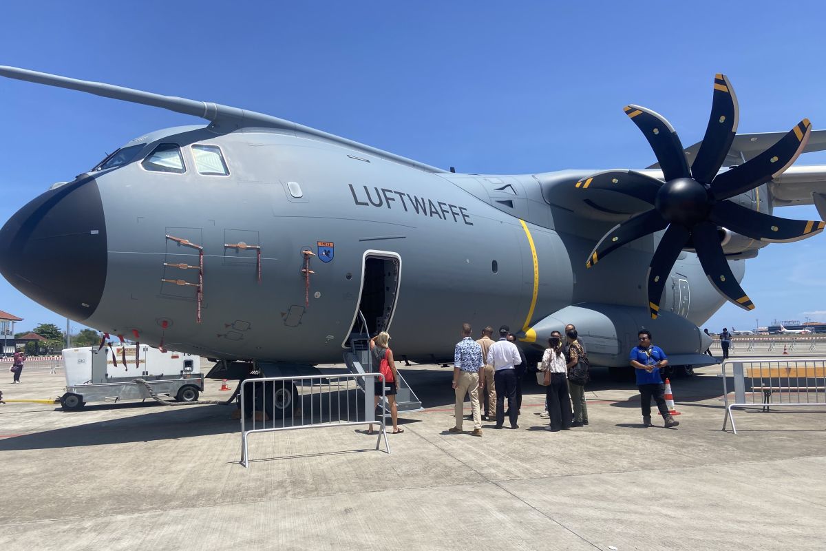 Airbus mengenalkan pesawat A400M pesanan Indonesia di BIAS