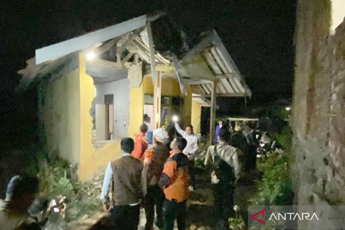 Pemkab Garut sisir rumah warga yang rusak akibat gempaBandung