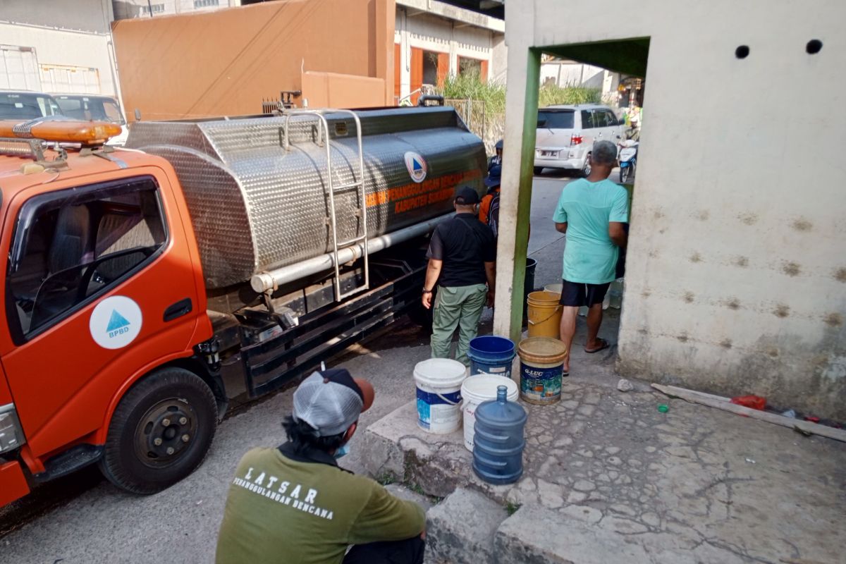 BPBD Sukabumi distribusikan air bersih ke sejumlah lokasi kekeringan