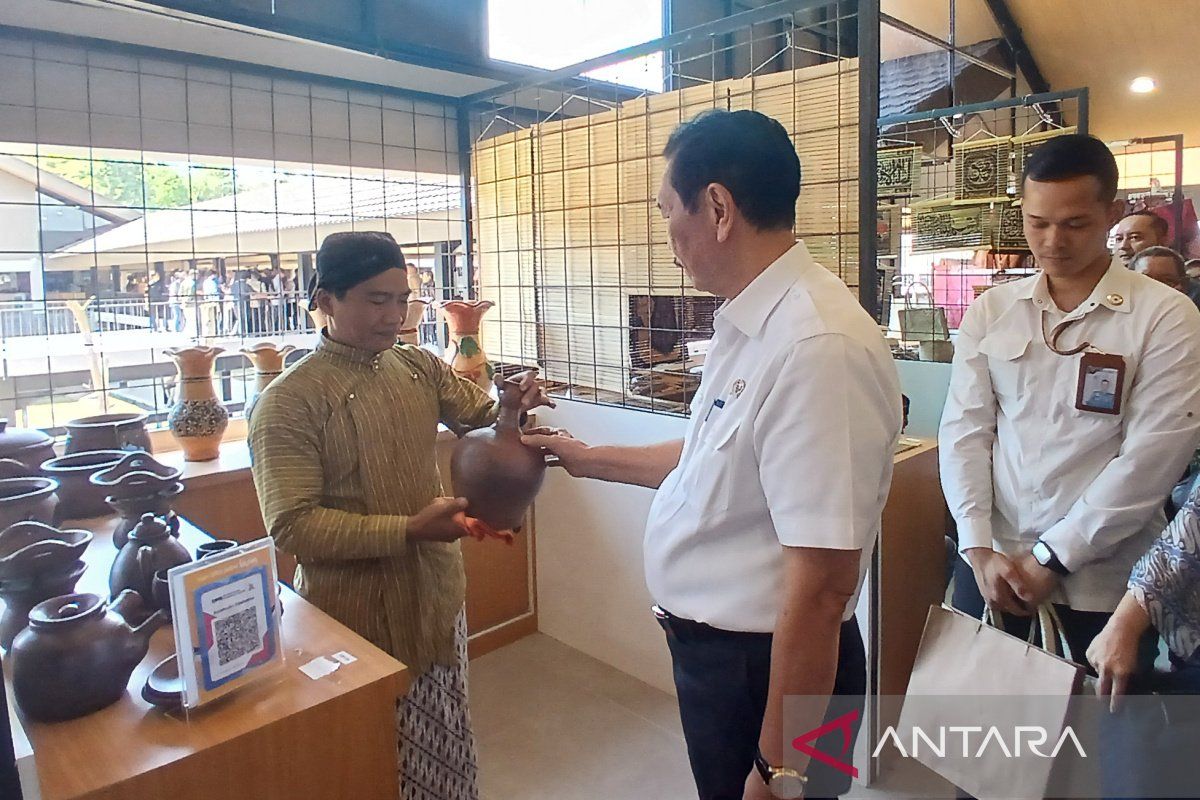 Menko Marves mengunjungi Museum dan Kampung Seni Borobudur