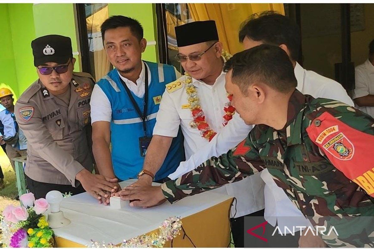 Regent officiates 24 hour electricity in Kotabaru's Kelumpang Utara