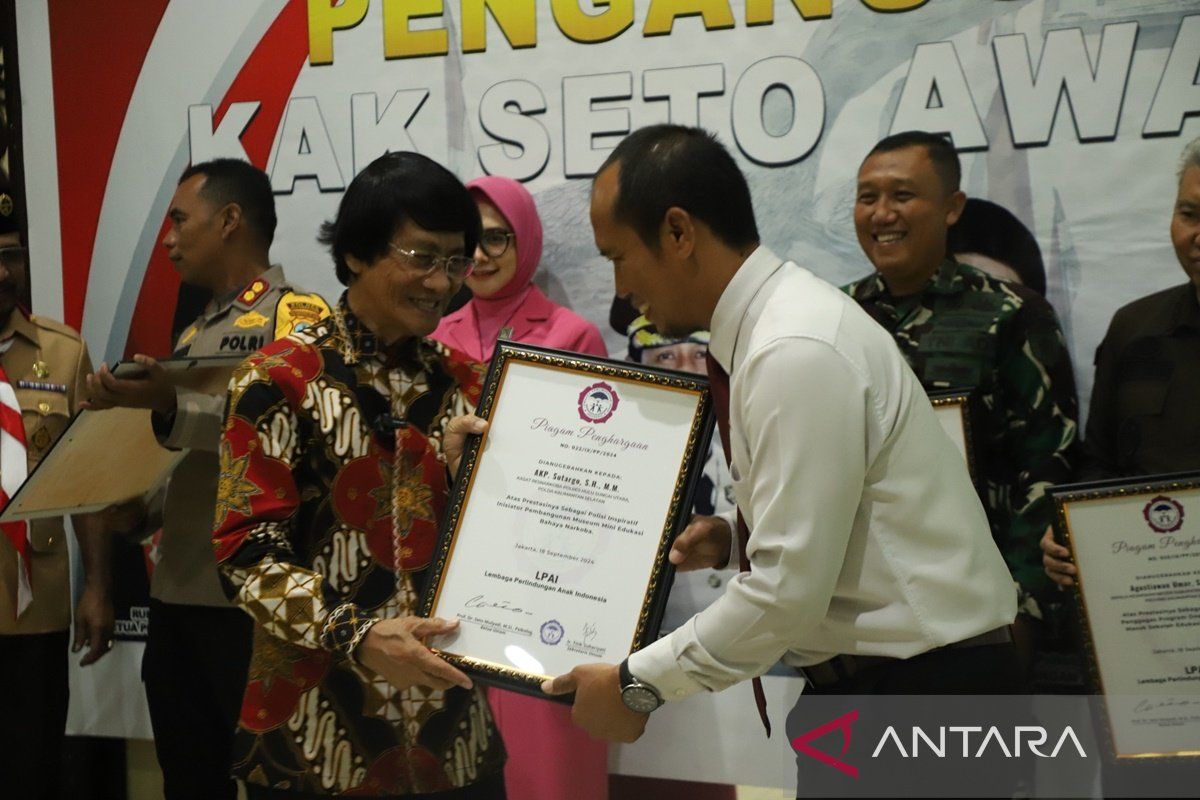 Kasat Narkoba terima anugerah Kak Seto Award 2024