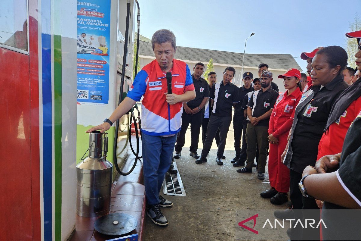 Pertamina Papua-Maluku latih operator SPBU cegah penyalahgunaan BBM