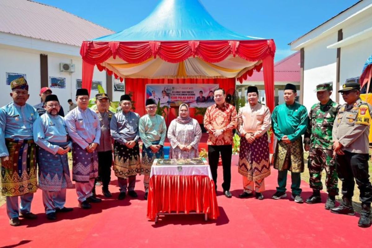 Resmikan RSUD di Rupat, Bupati : Jangan buat alur pelayanan berbelit