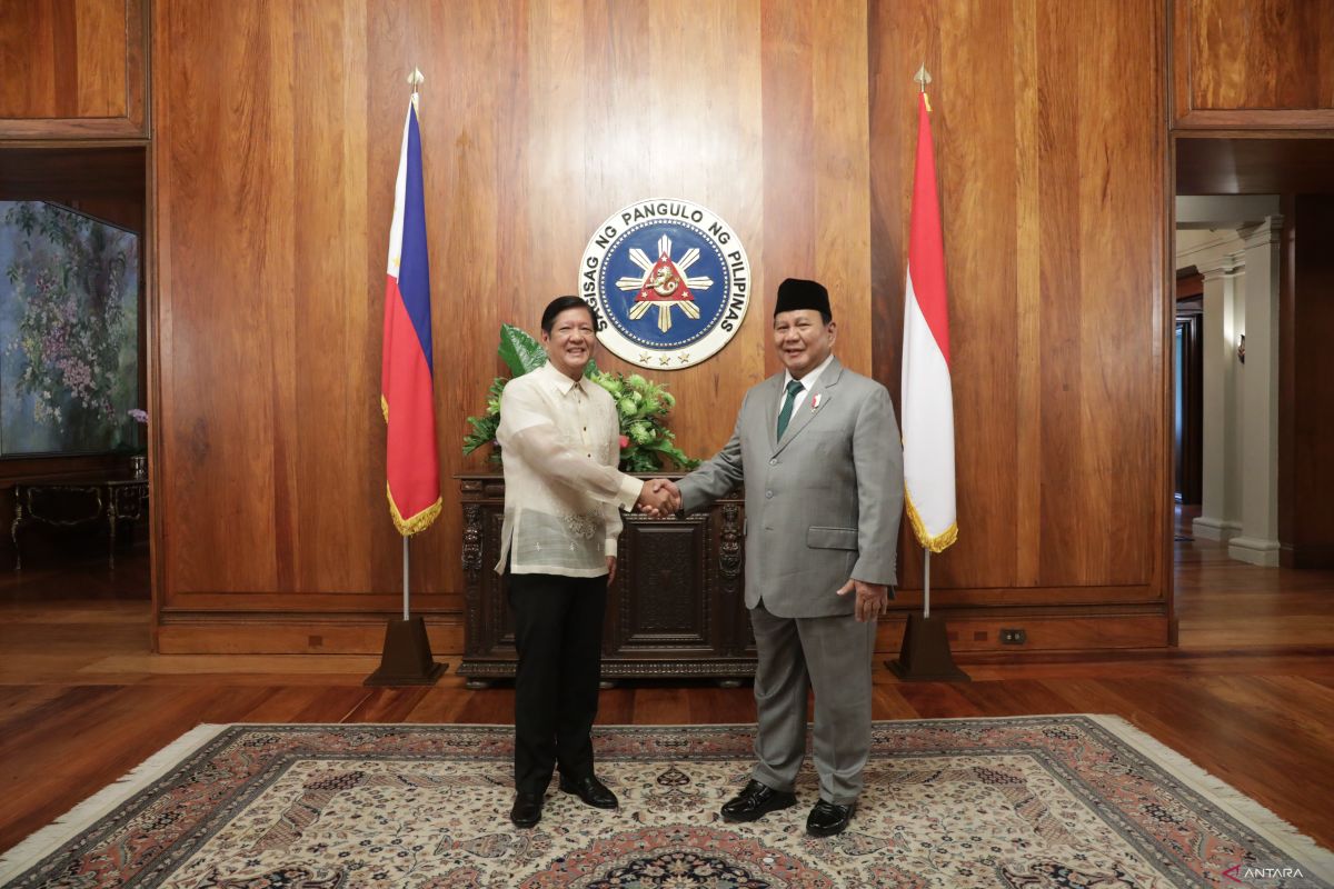 Prabowo pays courtesy visit to Philippines President