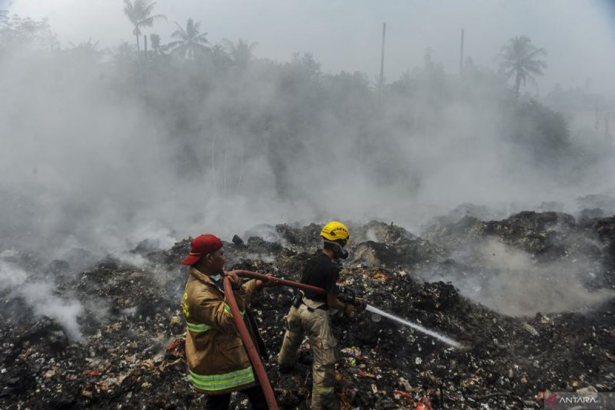 Padamkan kebakaran TPSA Bagendung, Chandra Asri kerahkan water tank