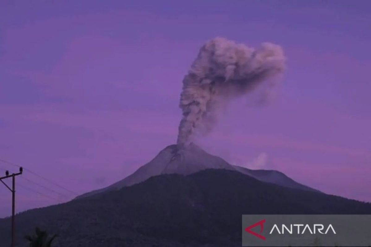 Gunung Lewotobi Laki-Laki di Flores kembali erupsi setinggi 700 meter