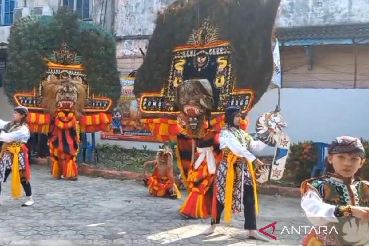 Pertunjukan Reog Ponorogo Singo Manggolo meriahkan HUT Ke-79 PMI di Babel (Video)