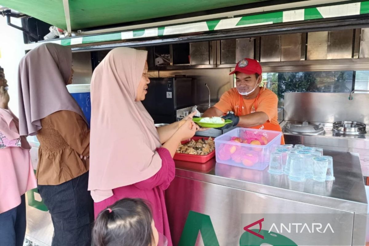 Baznas salurkan 2.500 porsi makanan untuk masyarakat miskin di Bogor