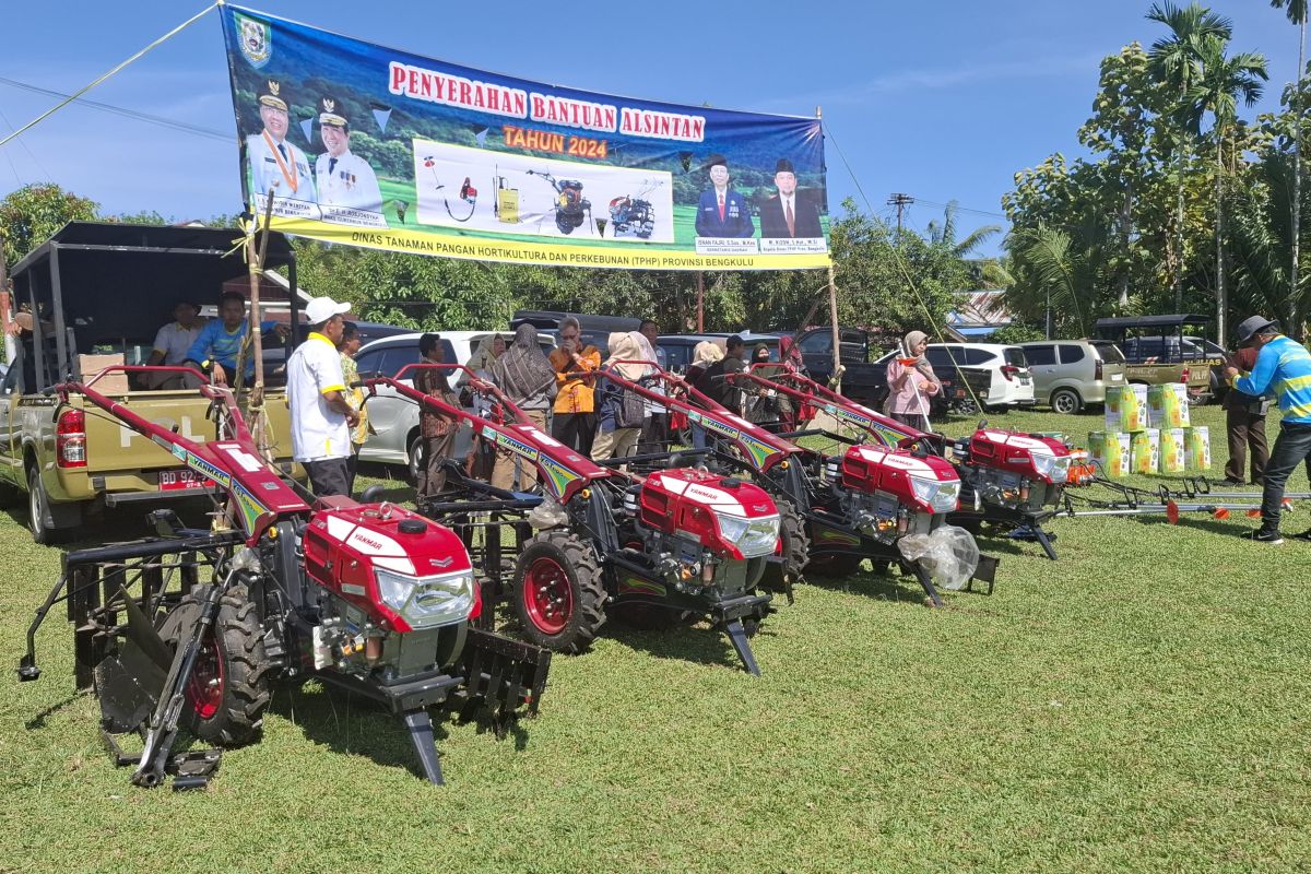 Pemprov Bengkulu salurkan bantuan alsintan dongkrak produksi pertanian