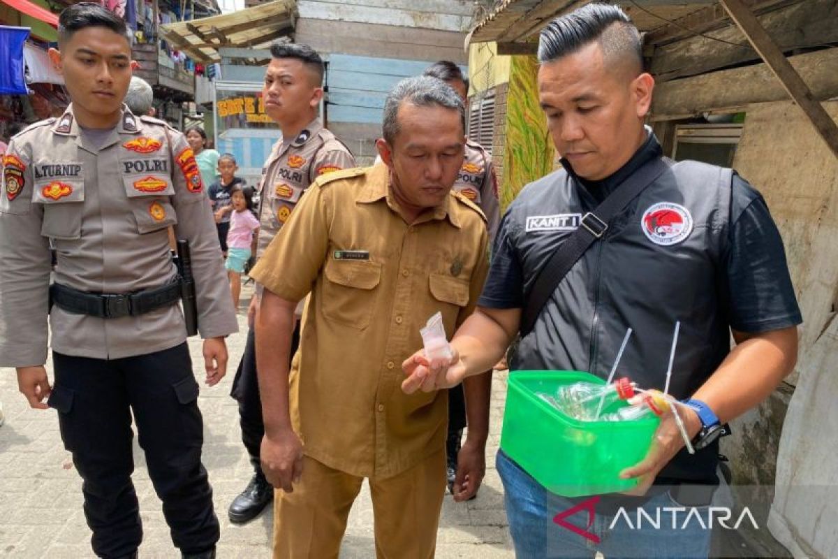 Empat pria tertangkap setelah penggerebekan narkoba di Medan