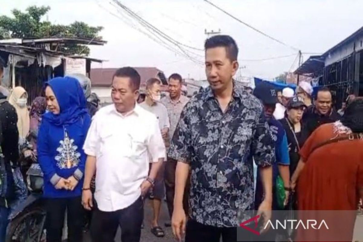 Nadalsyah dan Wiyatno blusukan ke Pasar Sabtu serap aspirasi warga Kapuas