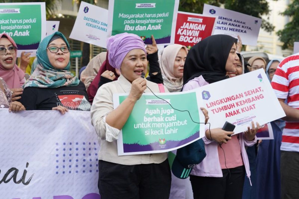 Luluk-Lukman kampanye 'Cinta Keluarga' di CFD Taman Bungkul Surabaya