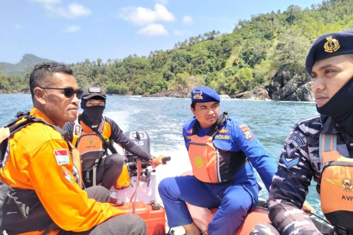 SAR gabungan cari nelayan hilang tersapu ombak di Trenggalek