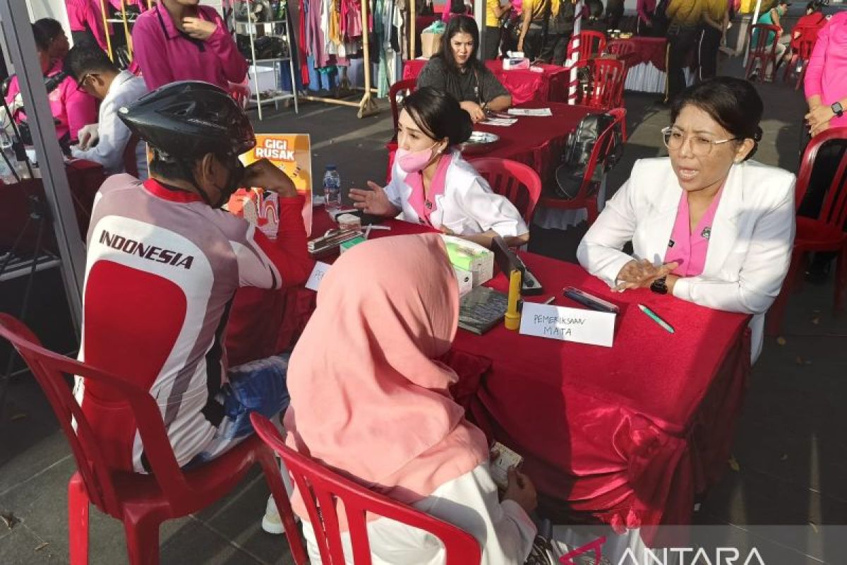 Bhayangkari Polres Gianyar gelar bakti sosial di alun-alun kota