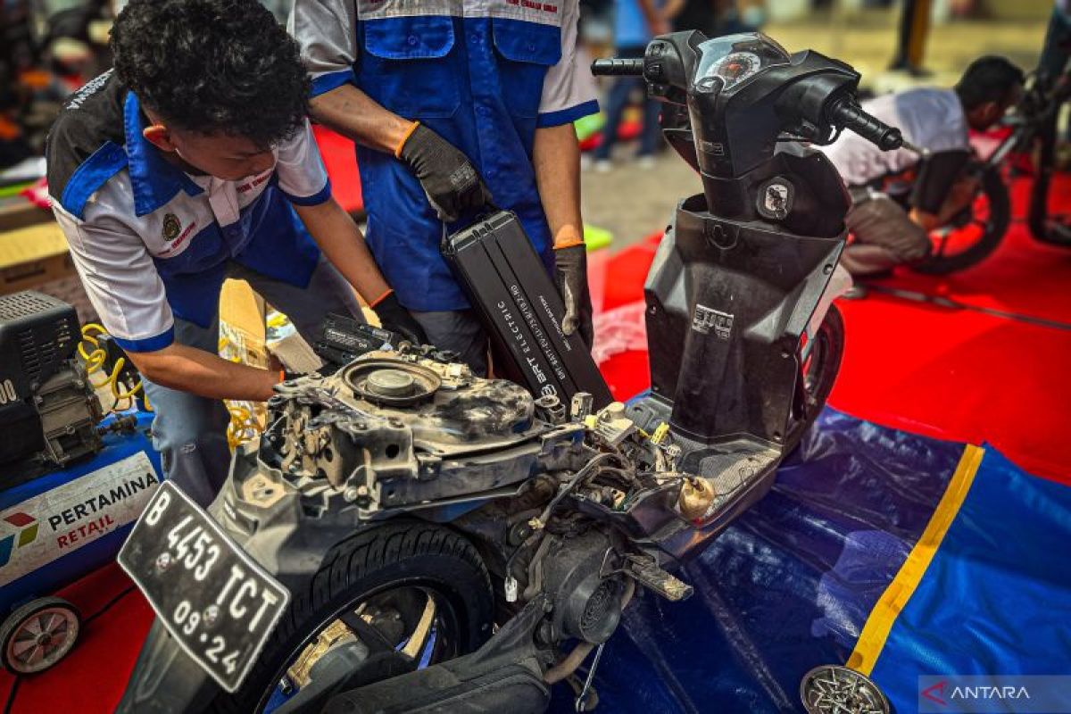 16 SMK lomba konversi motor bensin ke listrik di sirkuit Sentul