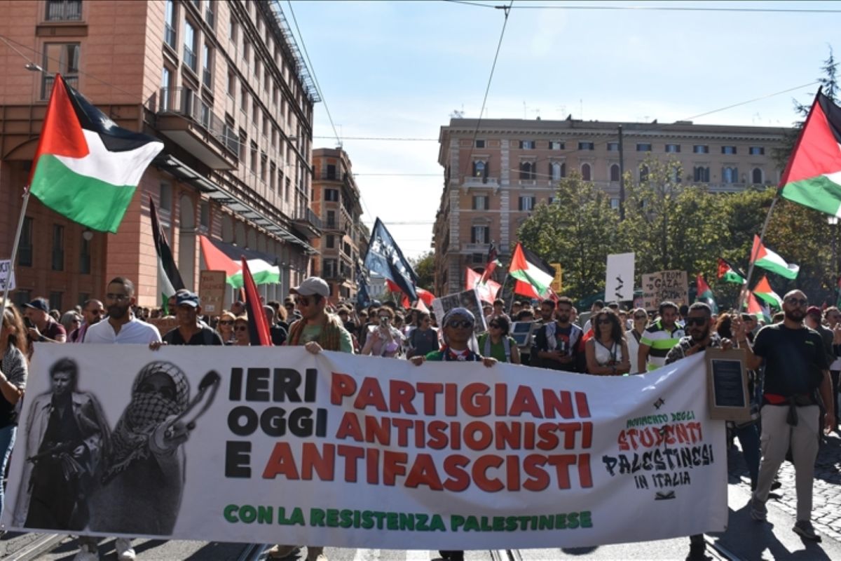 Ribuan orang berunjuk rasa di Roma, protes genosida di Palestina