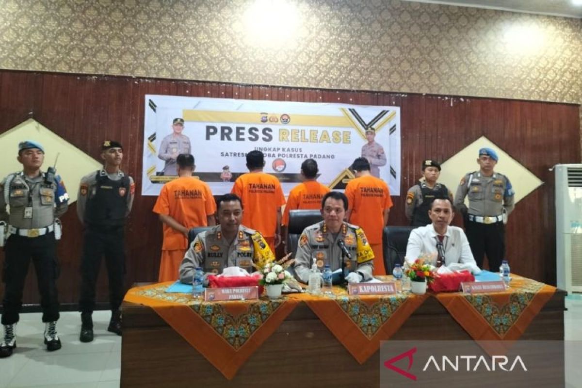 Tiga anggota DPRD Mentawai jadi tersangka kasus narkoba, ditangkap di hotel Padang