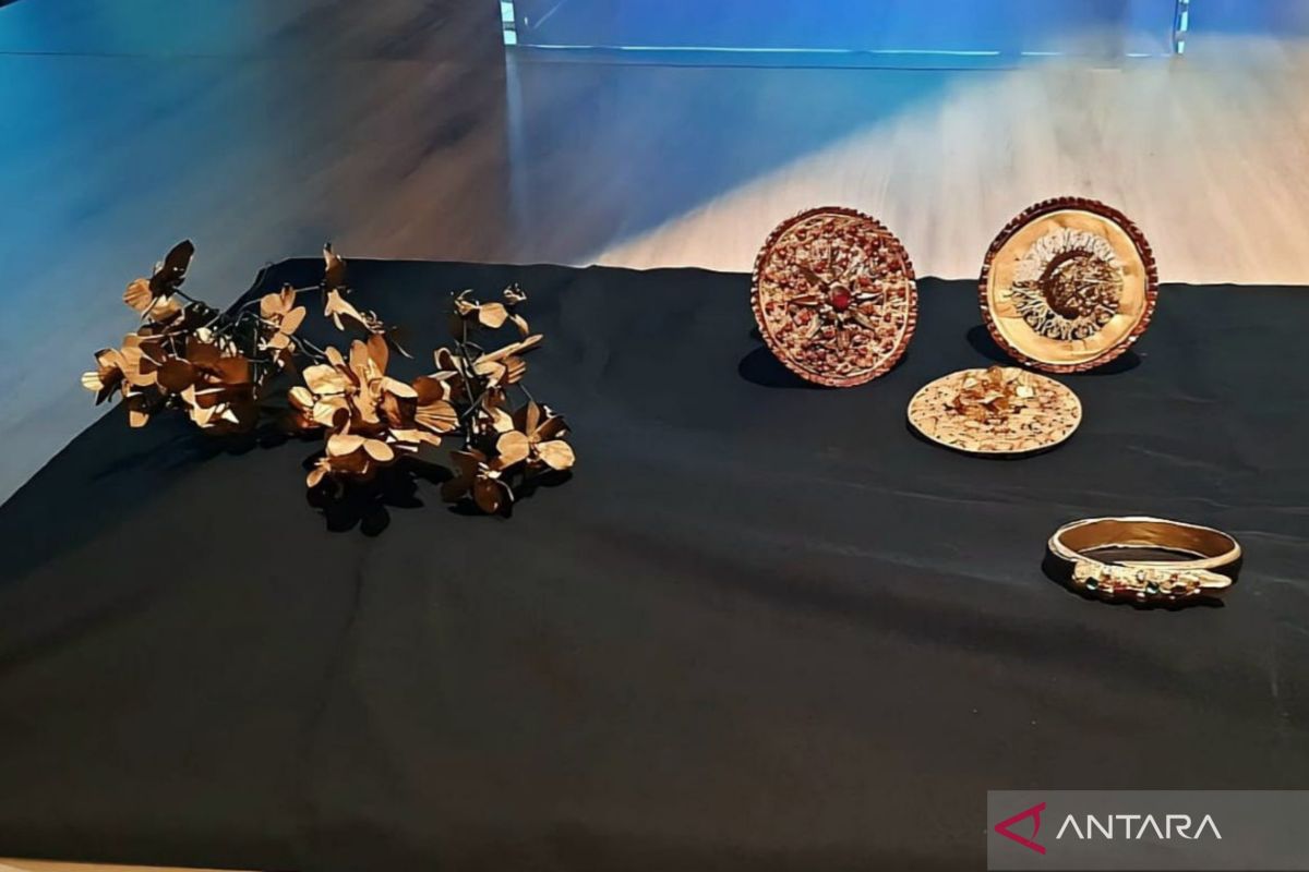 Ministry oversees repatriation of 288 artifacts from the Netherlands