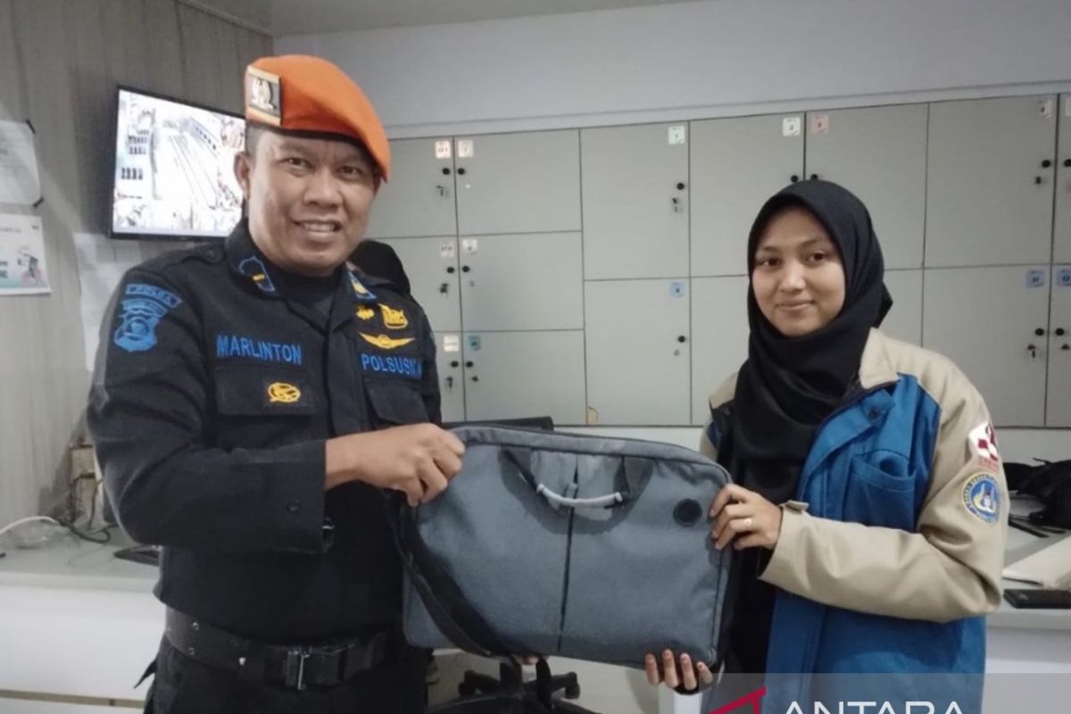 KAI Divre II Sumbar kembalikan barang penumpang yang tertinggal