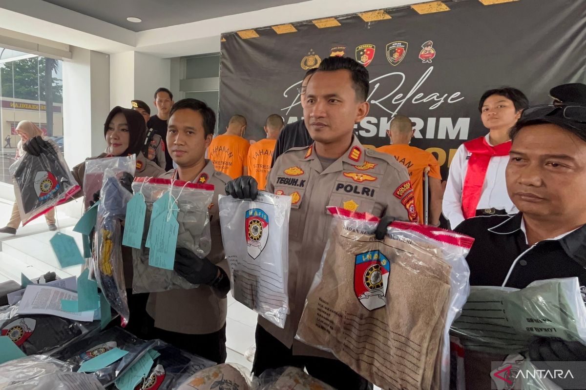 Polisi ringkus empat pelaku teror sadis sekeluarga di Bogor