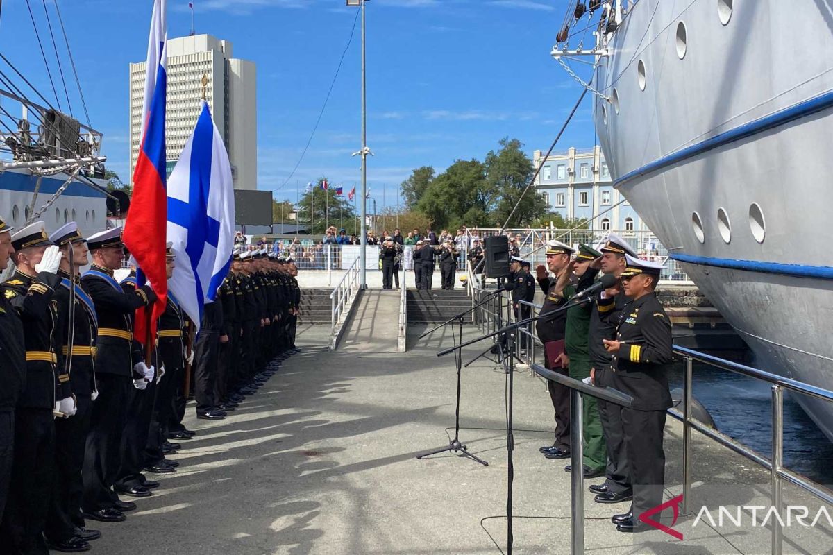 KRI Bima Suci sandar di Vladivostok untuk misi muhibah