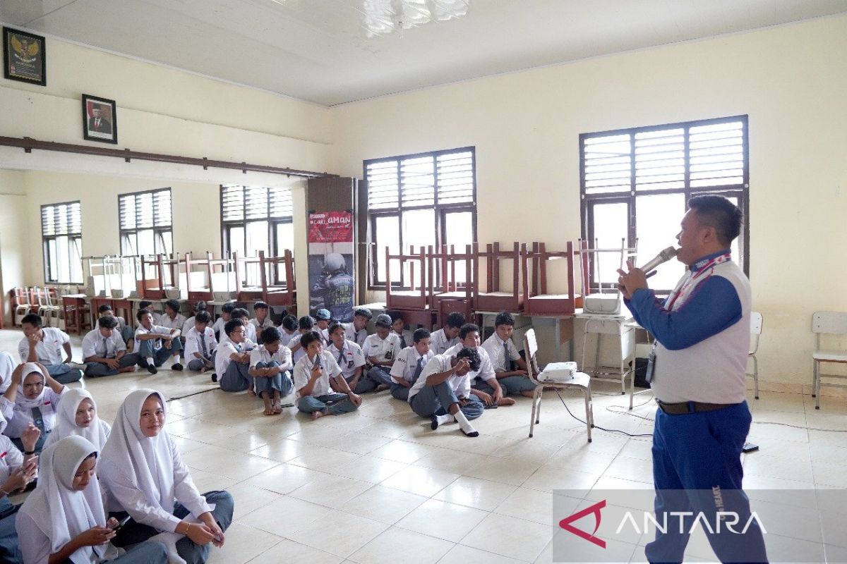 Honda Babel Beri Edukasi Keselamatan Berkendara di SMKN 1 Sijuk