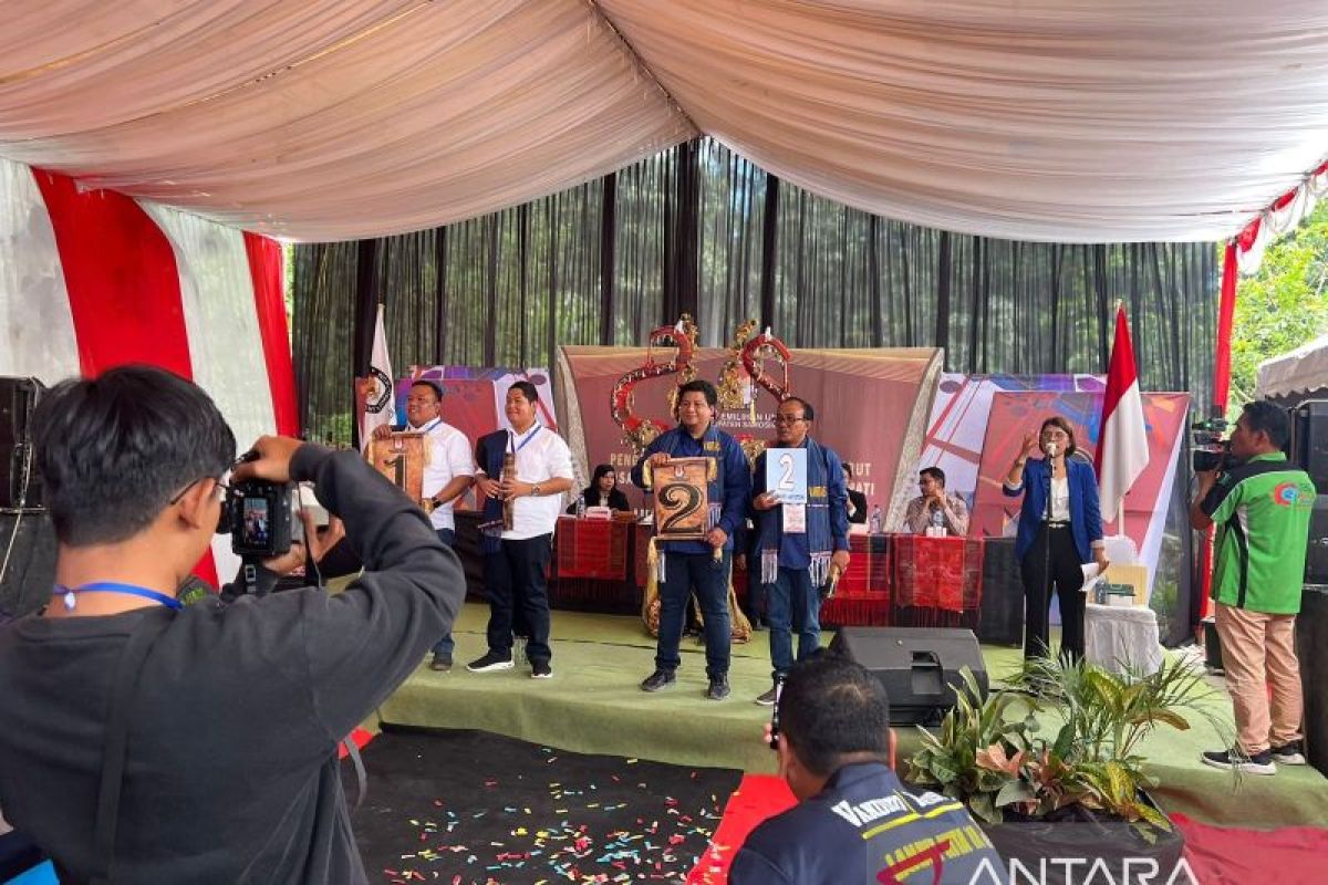 Pengundian nomor urut Pilkada Samosir, Vandiko - Ariston nomor 2