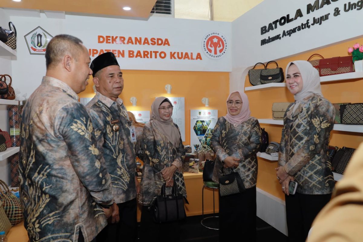 Stand Pemkab Batola raih juara tiga Kalsel Expo 2024