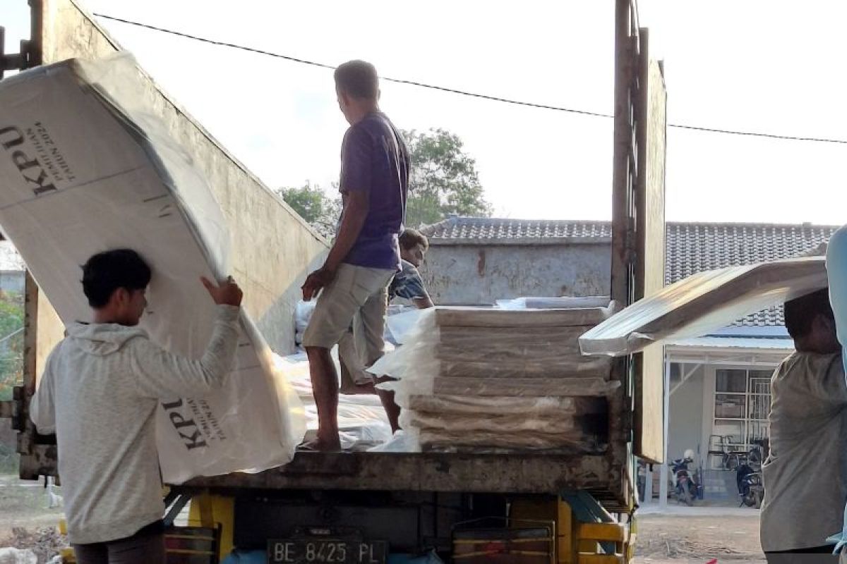 KPU Bangka Selatan terima 1.200 logistik bilik suara Pilkada 2024