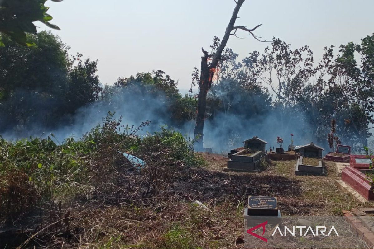 Damkar Bengkulu terus imbau warga tidak bakar sampah sembarangan