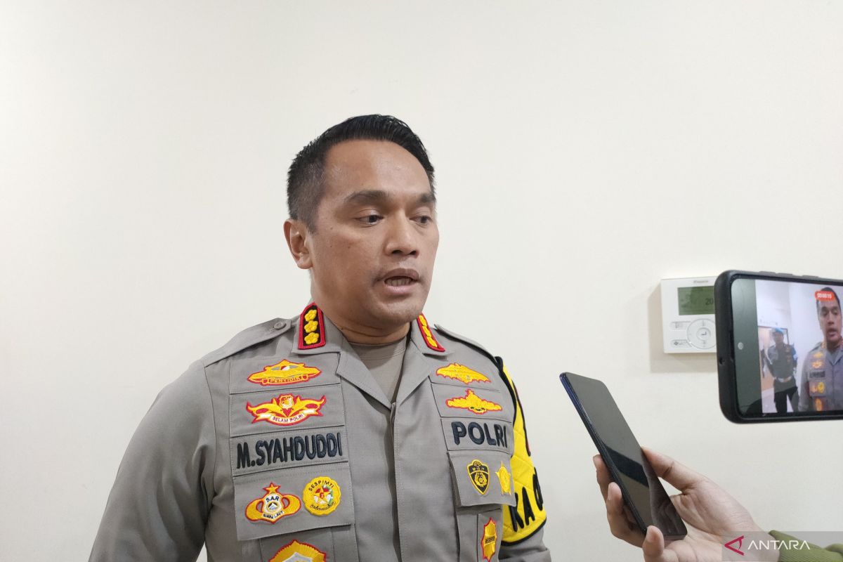 Polisi periksa tiga pria yang siram tim Polda Metro dengan air keras