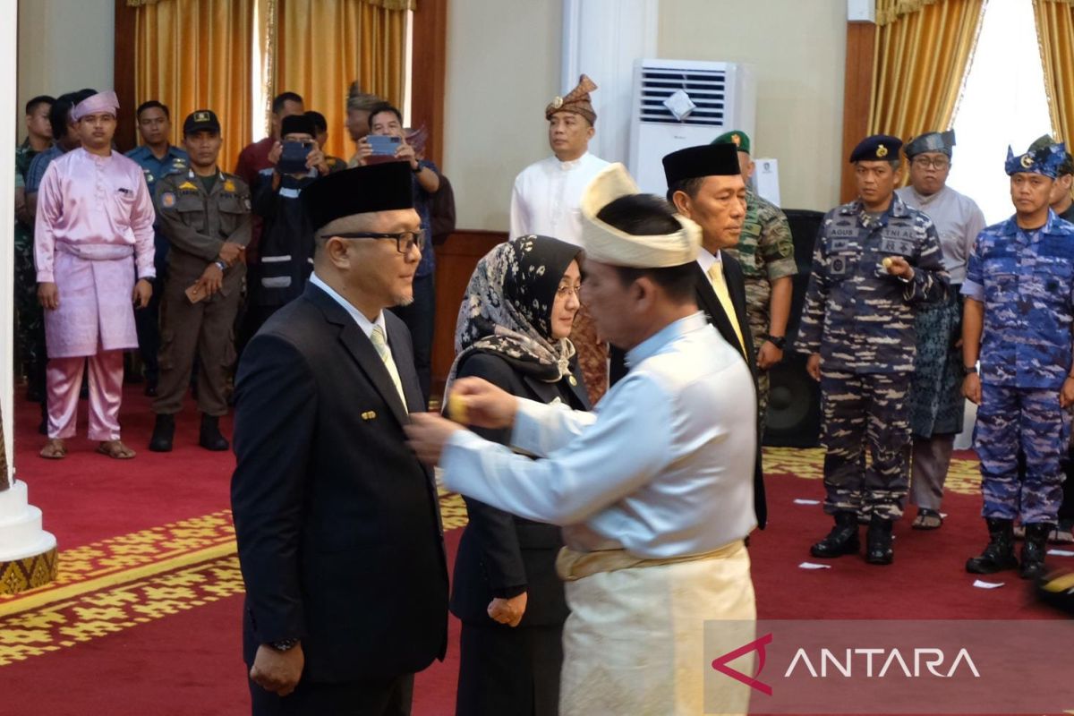 Gubernur Kepri melantik tiga penjabat sementara bupati dan wali kota