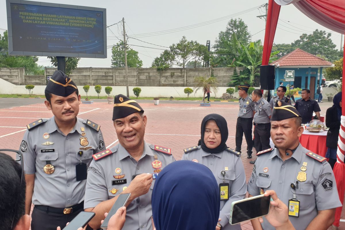 Kantor Imigrasi Palembang luncurkan pelayanan paspor 'drive thru'