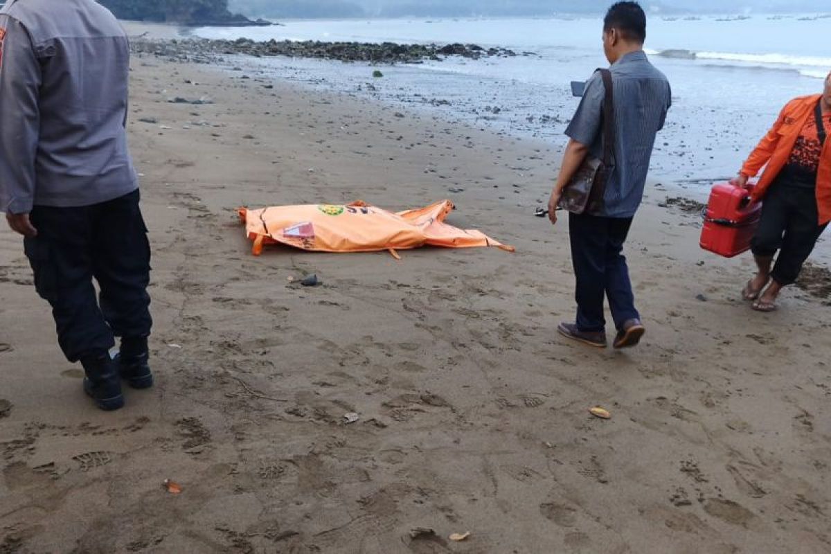 Wisatawan hilang terseret ombak pantai Tulungagung ditemukan meninggal