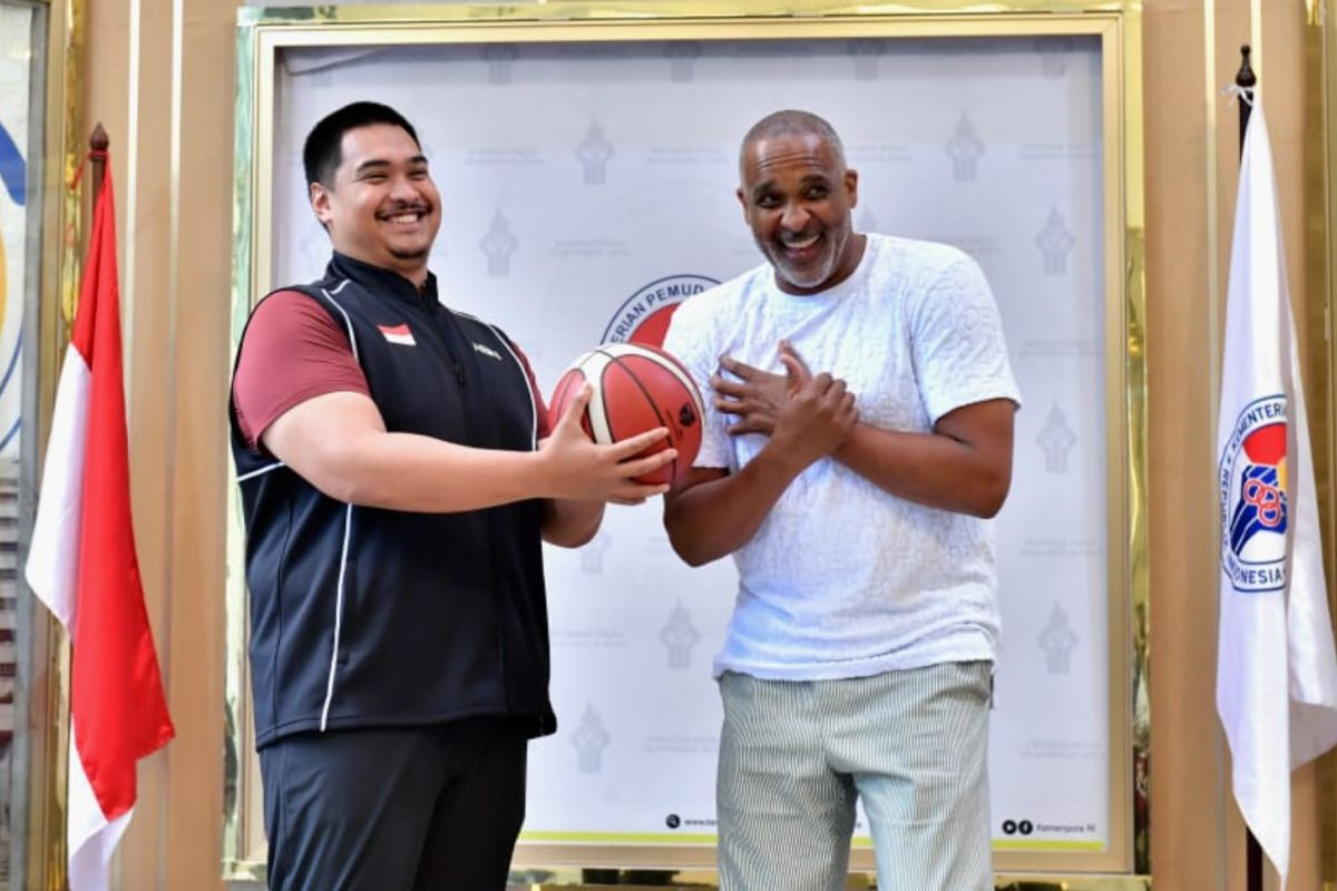 Minister welcomes basketball coach training by US coach