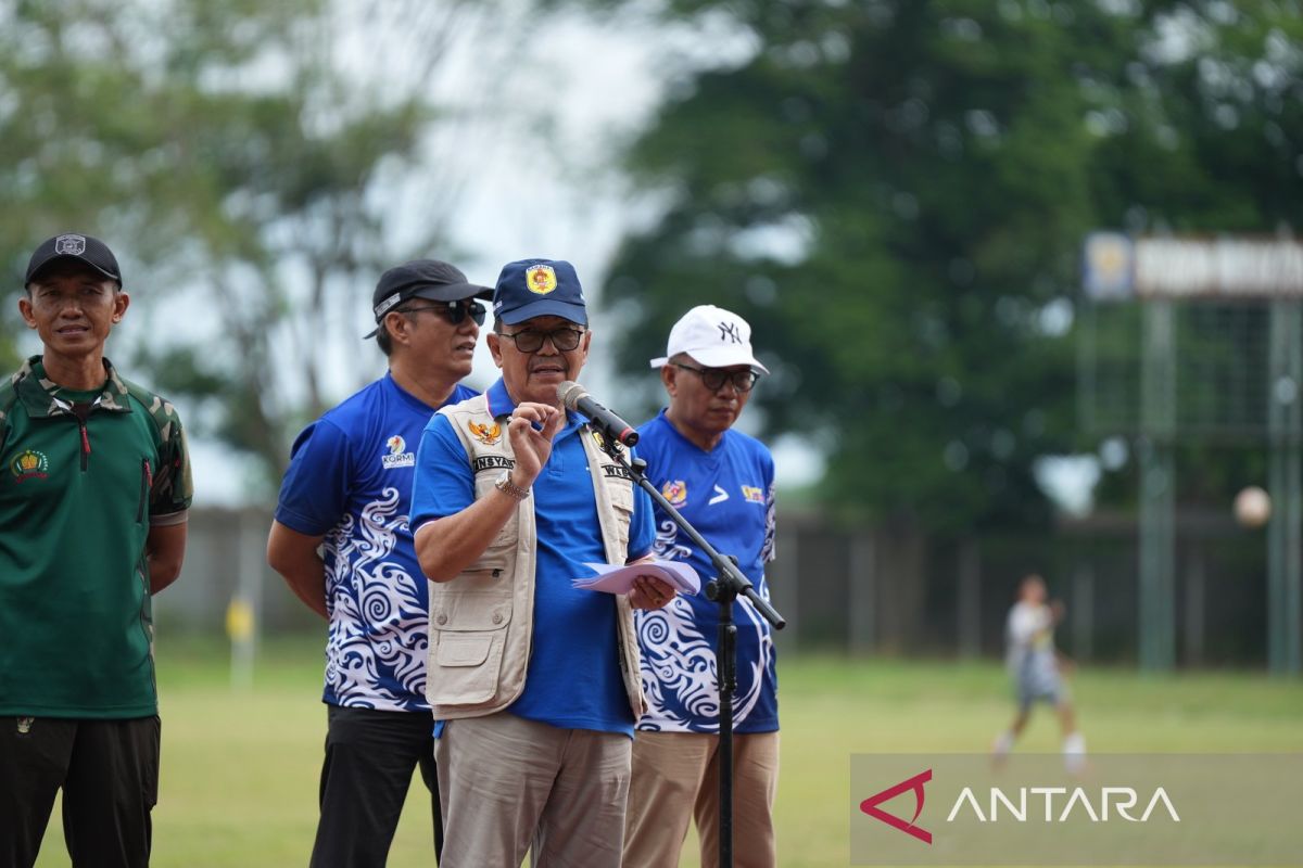 Bupati HST dukung penuh pembinaan atlet sepak bola