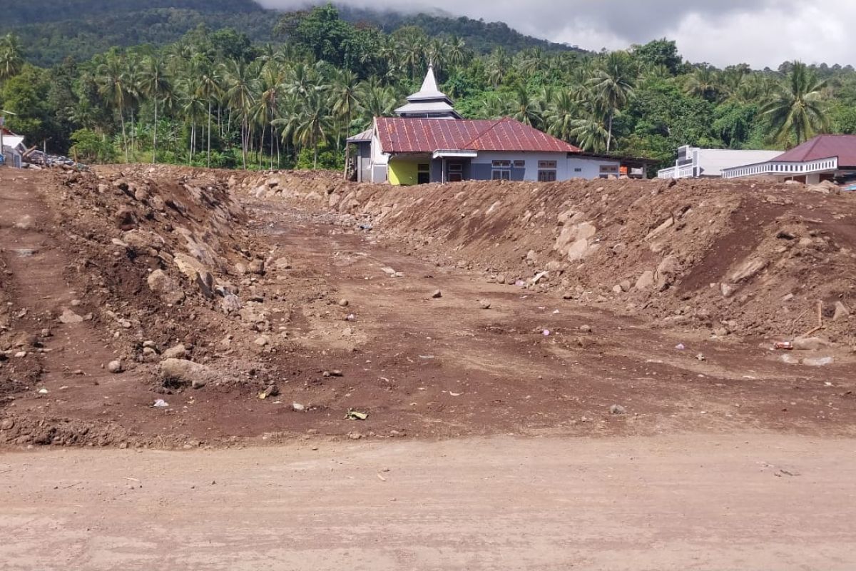 Pemkot Ternate rampungkan pembersihan lahan relokasi korban banjir Rua