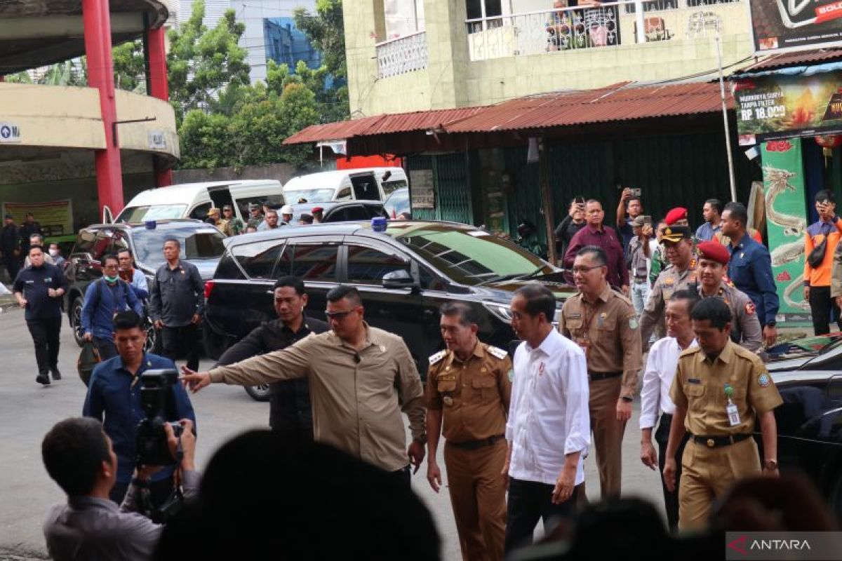 Presiden Joko Widodo pamit dan minta maaf di Pasar Mawar Pontianak