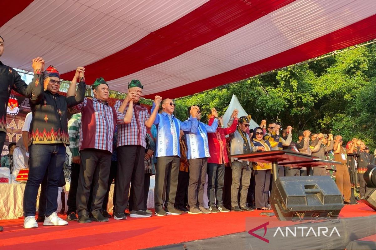 KPU Sultra deklarasi kampanye damai bersama empat paslon Gubernur