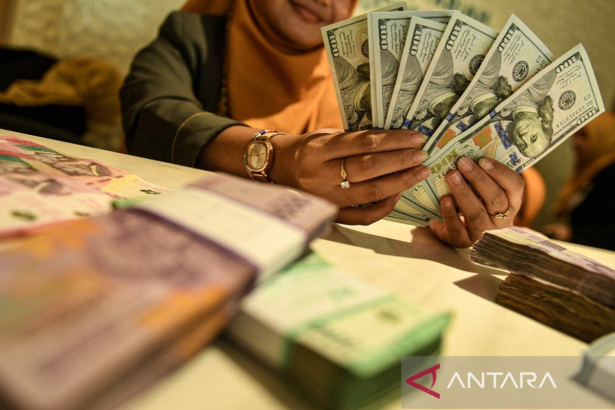 Kurs rupiah melemah pengaruh ketegangan Israel dan Iran