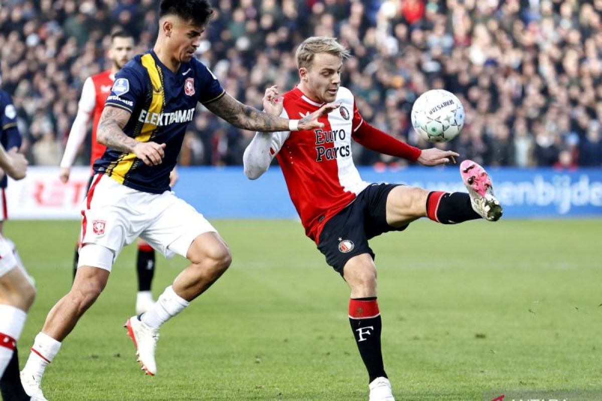 Mees Hilgers sebut menang 5-0 atas Almere adalah modal baik lawan MU