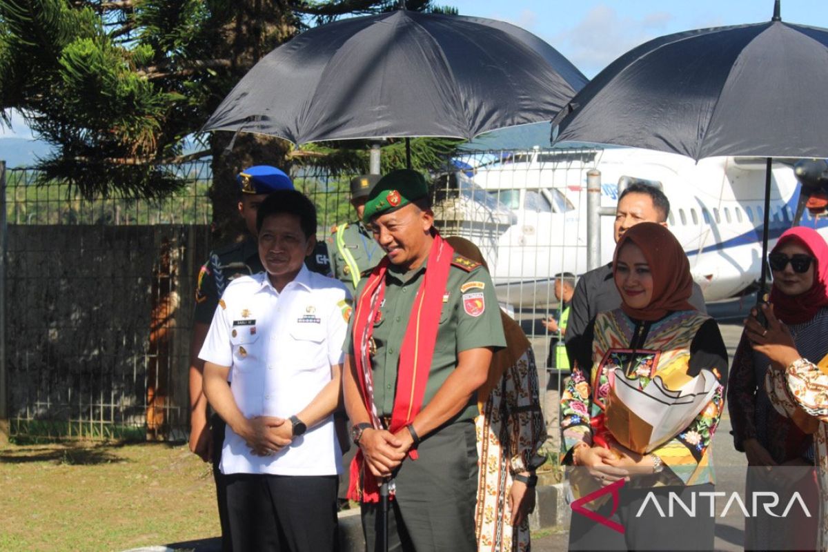 Mayjend Putranto Gatot resmi menjabat sebagai Pangdam Pattimura