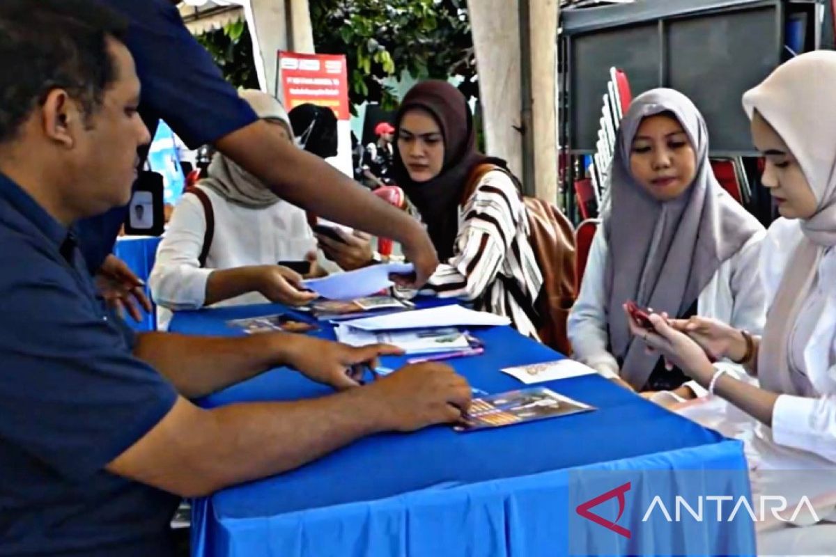 Libatkan sembilan perusahaan, Pemprov Maluku tekan angka pengangguran dengan bursa kerja