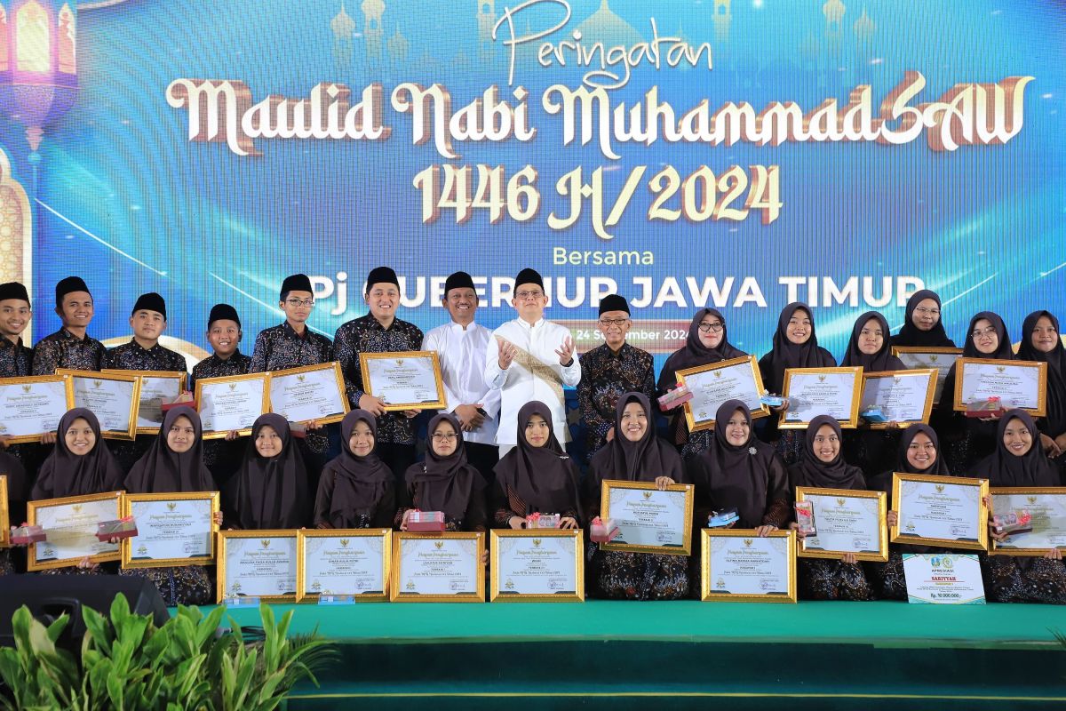 Pj Gubernur Jatim ajak masyarakat teladani sifat Rasulullah SAW