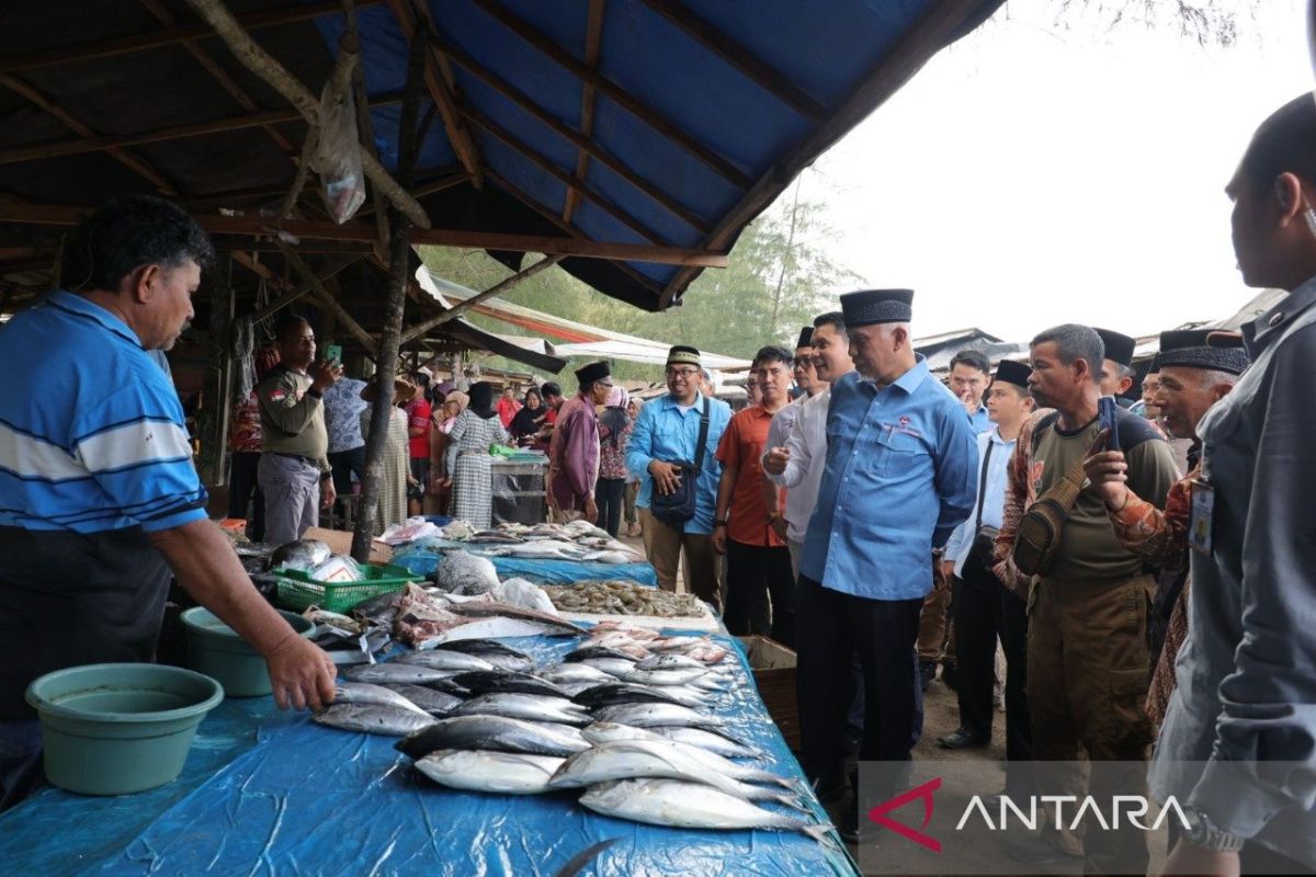 Cagub Sumbar nomor urut 1 kampanye hari pertama di Pasar Ketaping