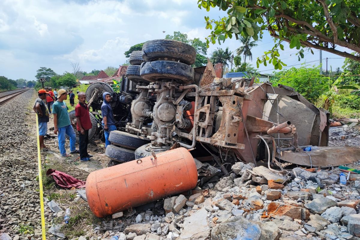 KAI proses hukum sopir truk yang tertabrak KA Taksaka di Bantul