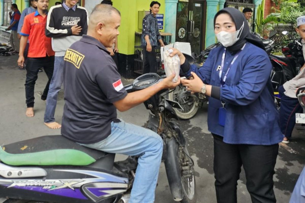 Pegadaian cabang Simpang Limun berbagai bersama di Jumat Berkah