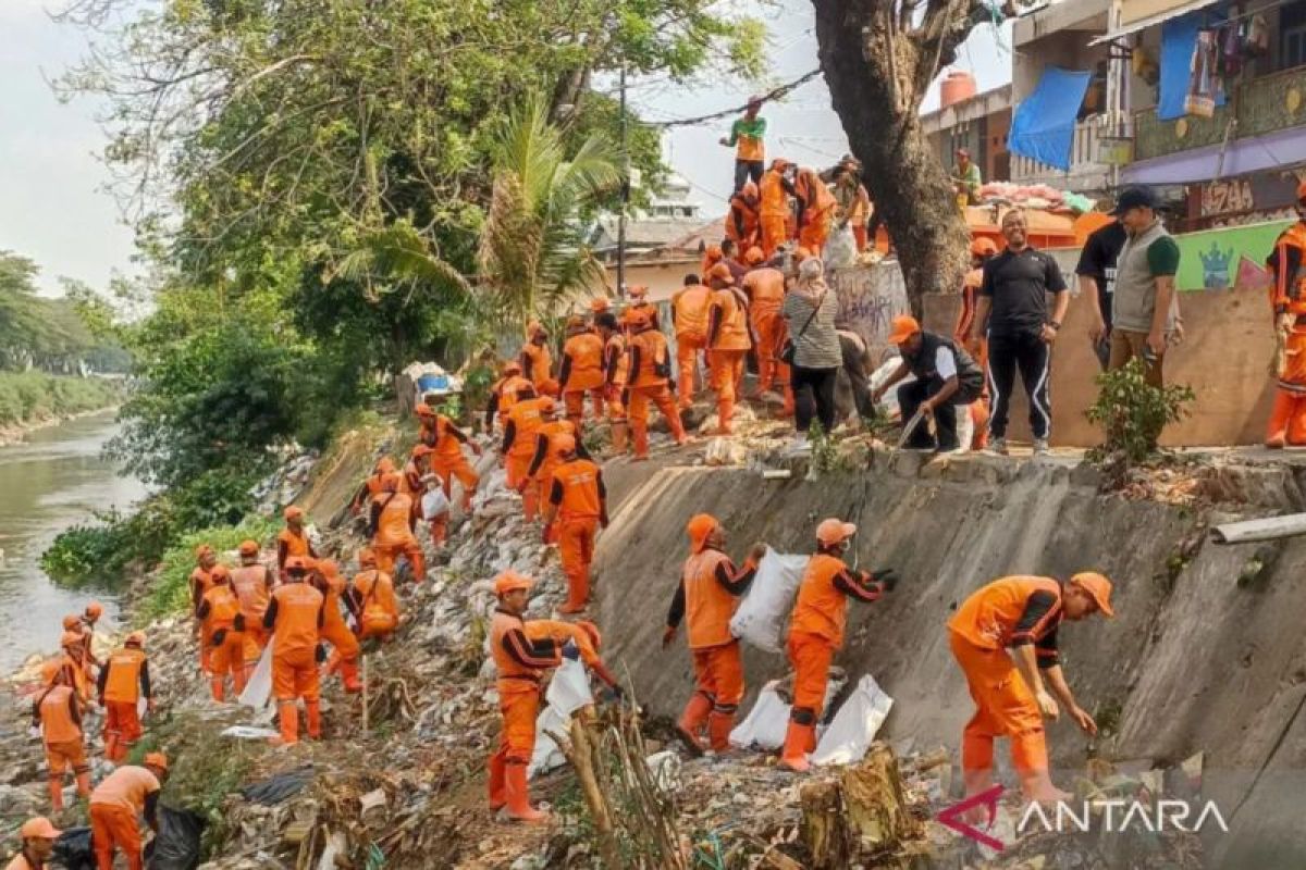 Pemkot Jakpus tekan produksi sampah dari sumbernya mulai di sekolah hingga ruang terbuka