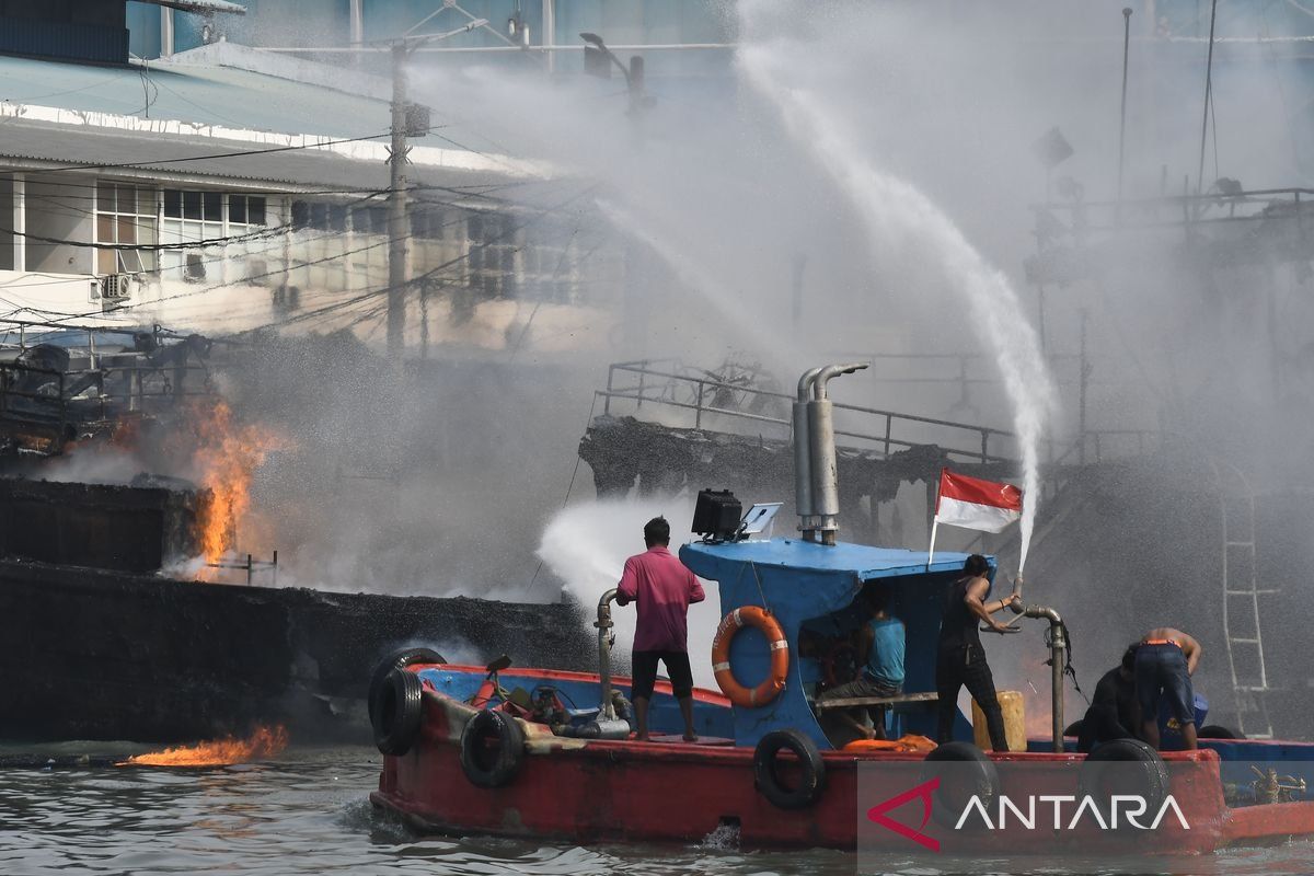 Kerugian akibat dua kapal terbakar di Jakarta Utara capai Rp2 miliar